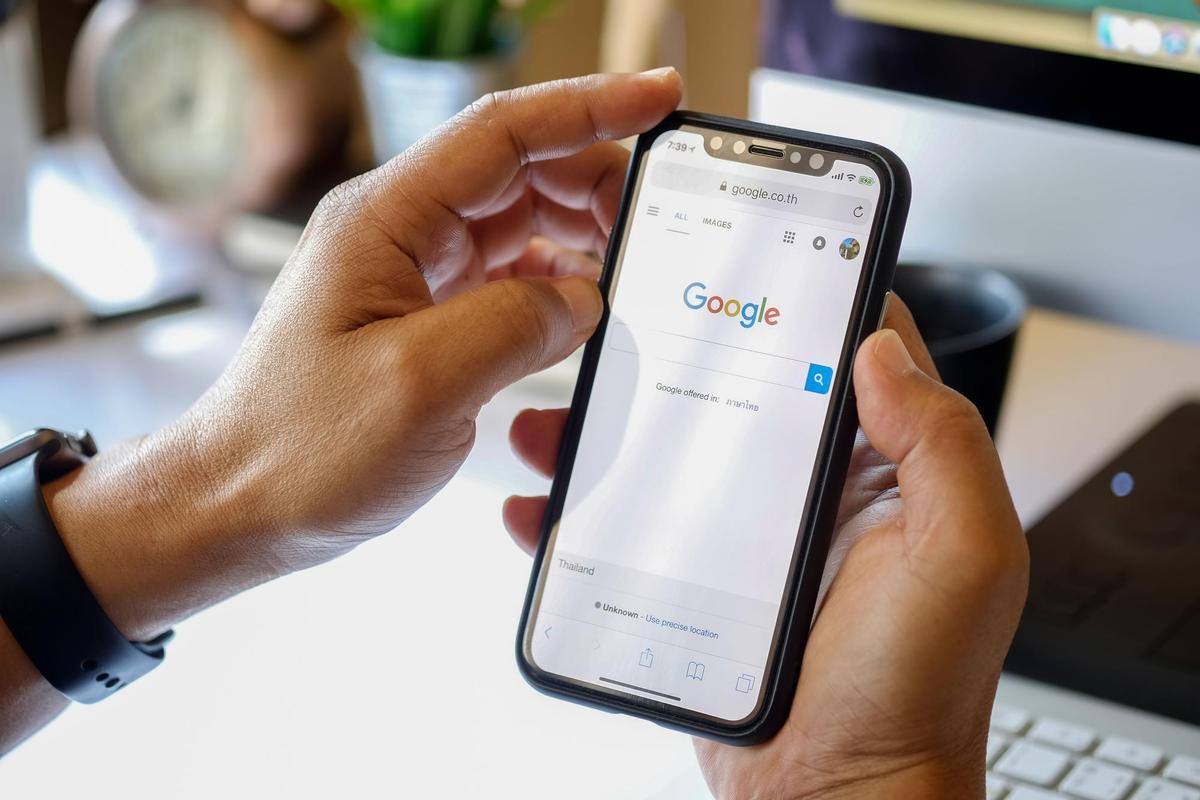 Una pantalla de Google en un móvil. Una pantalla de Google en un móvil.