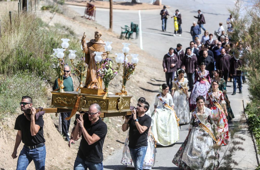 Sant Vicent une a tres pueblos