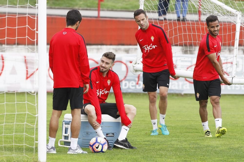 Entrenamiento del Sporting tras la derrota frente al Barcelona