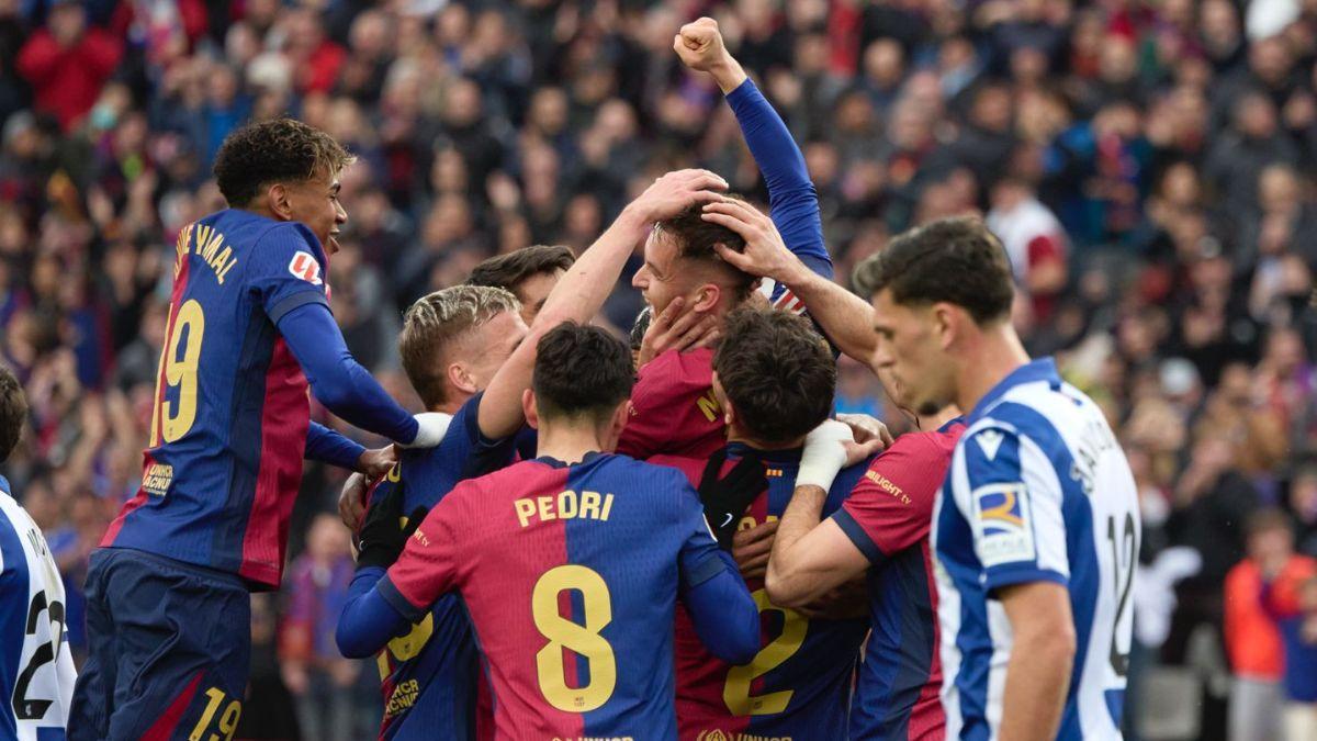Los jugadores del Barça celebran el gol de Marc Casadó