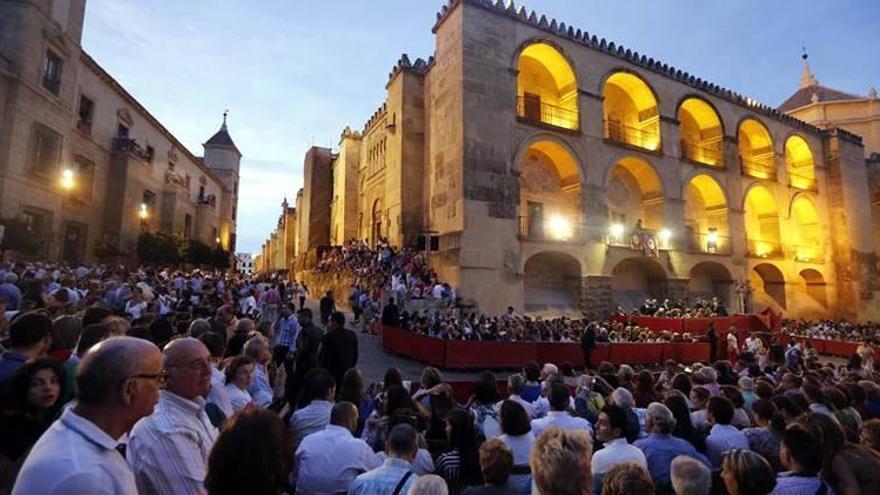 El PSOE ve positivo el debate que proponen los tres exalcaldes de Córdoba sobre la carrera oficial