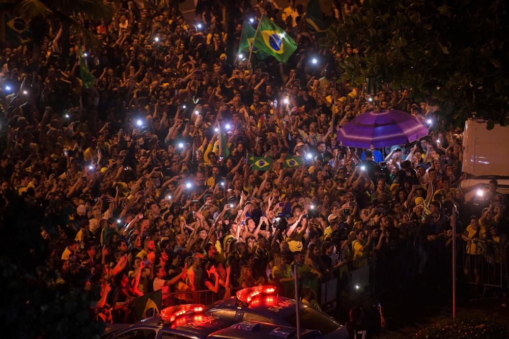 Los seguidores de Bolsonaro celebran su victoria