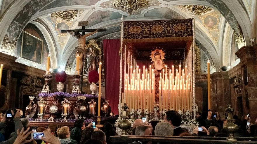 Madrugá en Sevilla, Semana Santa 2024 en directo: La amenaza de lluvia destroza la noche, la &#039;Madrugá&#039; se queda en blanco