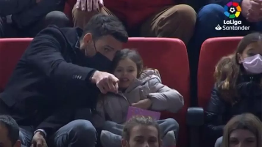 Mallorca - Athletic | Aduriz vio el encuentro desde la grada de Son Moix