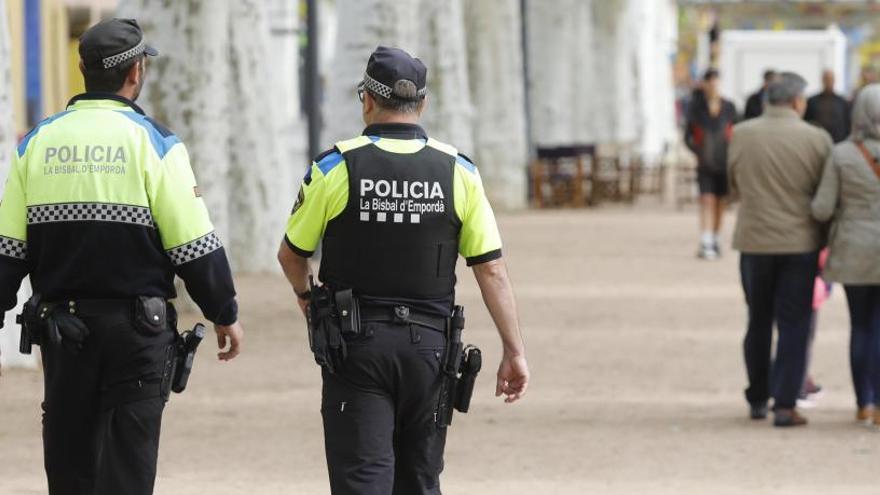 Dues detingudes per utilitzar una menor per vendre droga en un institut de Palafrugell