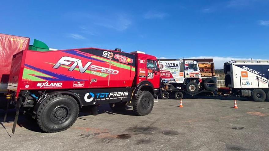 Els vehicles que competiran al Dakar embarquen a Marsella