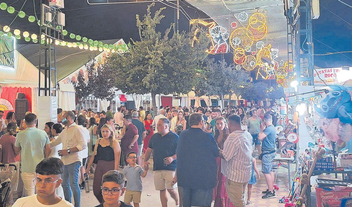 Ambiente en el recinto ferial de Puente Genil en la pasada edición de la Feria Real.