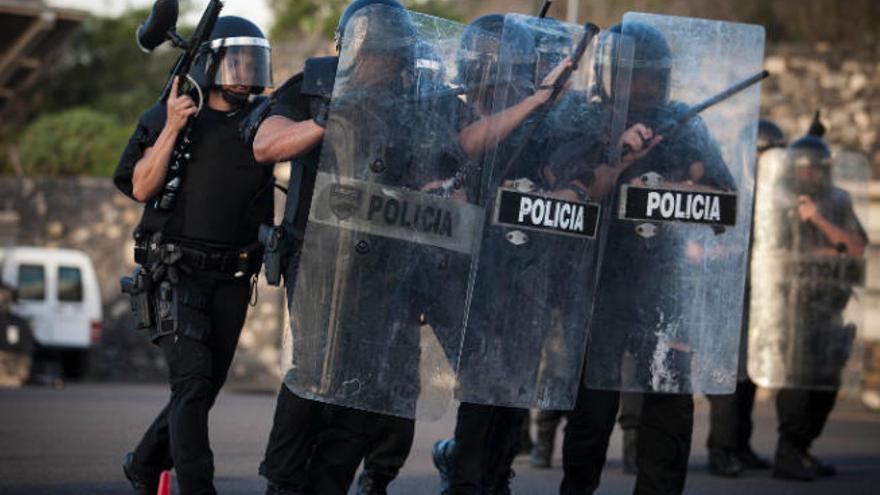 Agentes de la Unipol de la Policía Local de Santa Cruz de Tenerife.