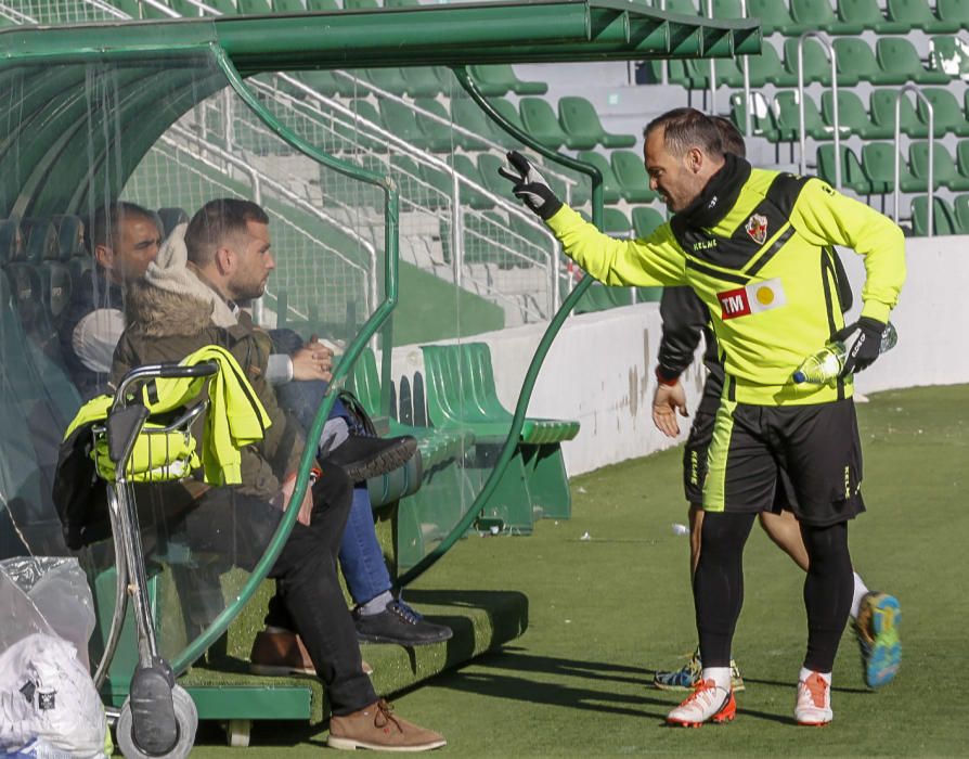 El Elche quiere echar a Nino por la puerta de atrás