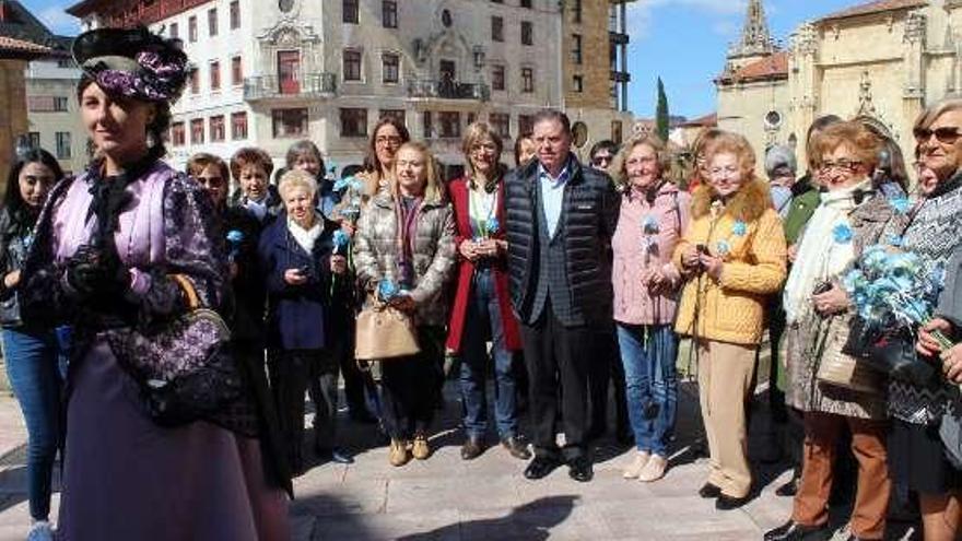 Canteli, durante el acto con las mujeres.