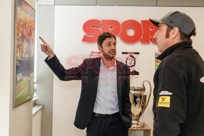 Nani Roma visita la redacción de Sport, con nuestro director Ernest Folch.