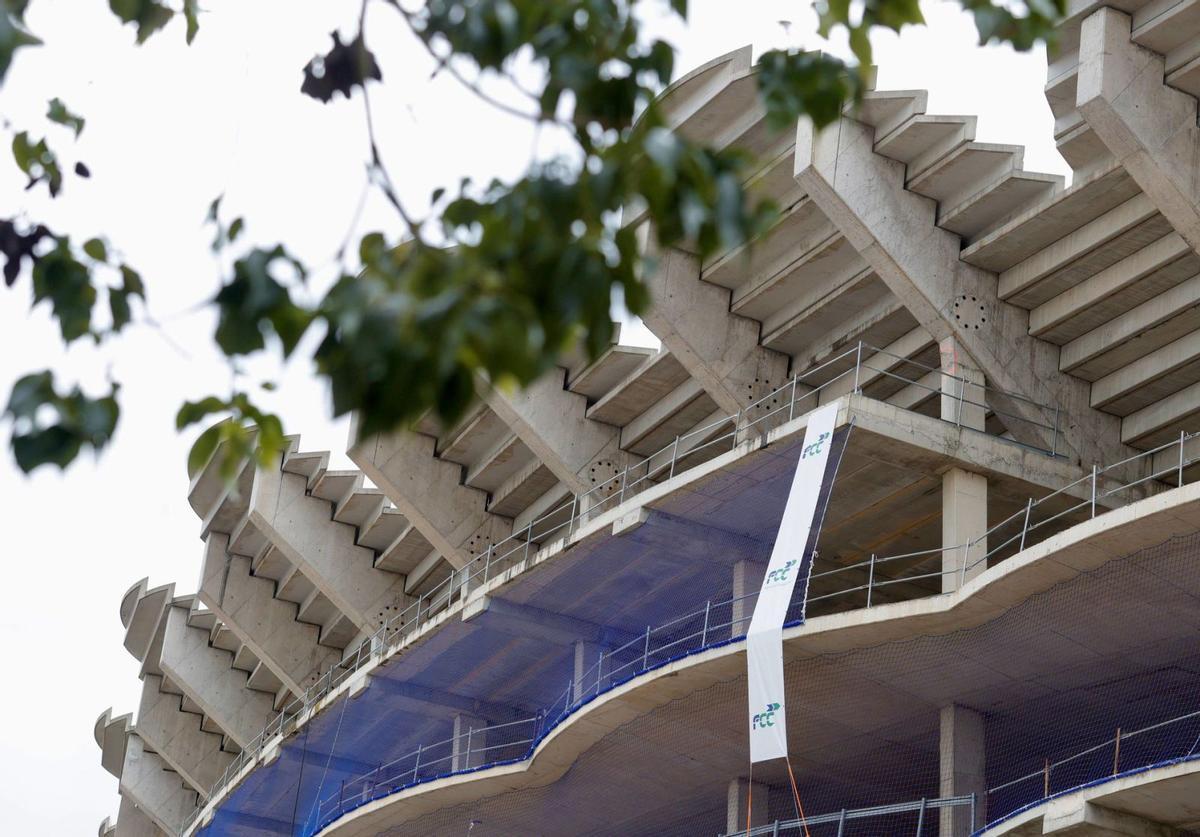 Detalle de las obras del Nou Mestalla en la Avinguda de Corts Valencianes. | JOSÉ MANUEL LÓPEZ