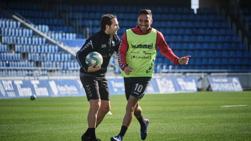 En técnico Rubén Baraja, izquierda.