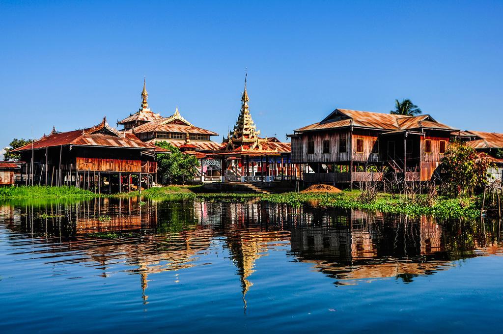 Aldea junto al lago Inle.