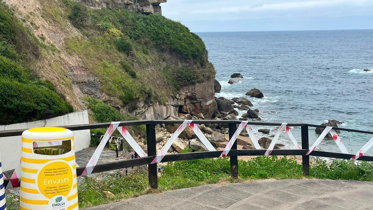 Baradillas en el acceso a la playa de Estaño.