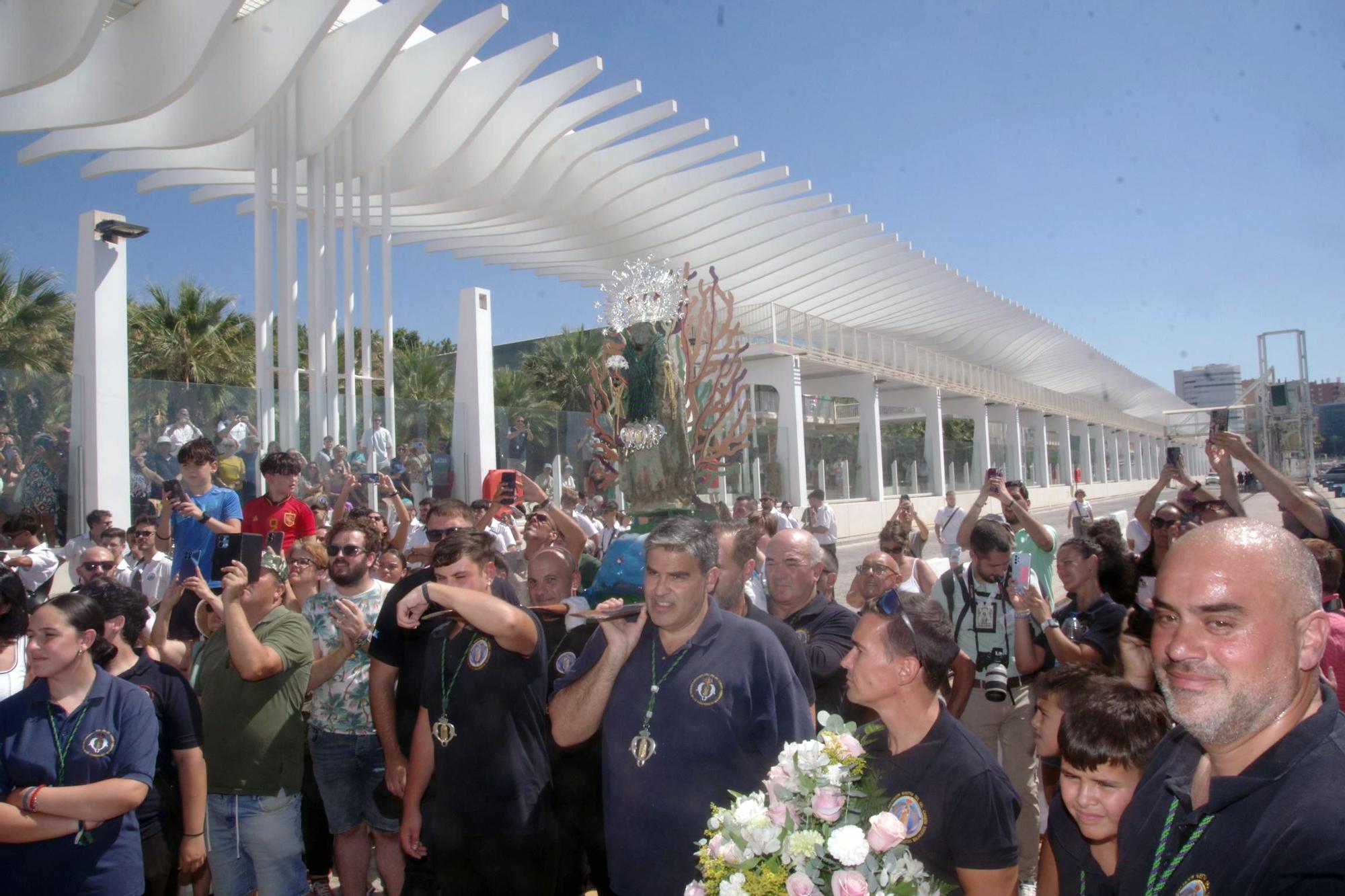 Encuentro en el Puerto de las vírgenes del Carmen de El Perchel y la de los submarinistas
