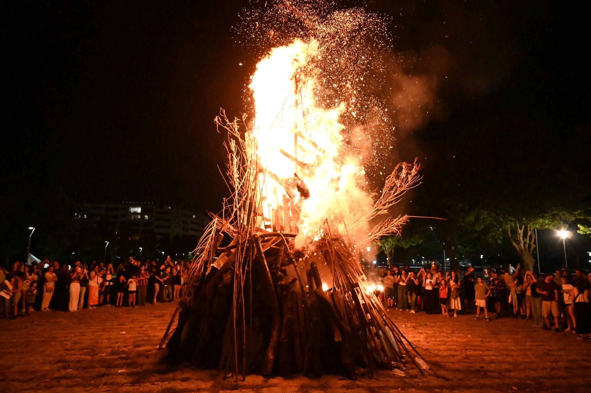 PONTEVEDRA.Encendido de la hoguera de San Juan