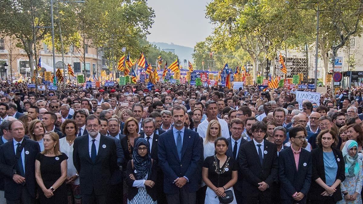 Tensión en torno al rey en la marcha de duelo por los atentados de Barcelona.