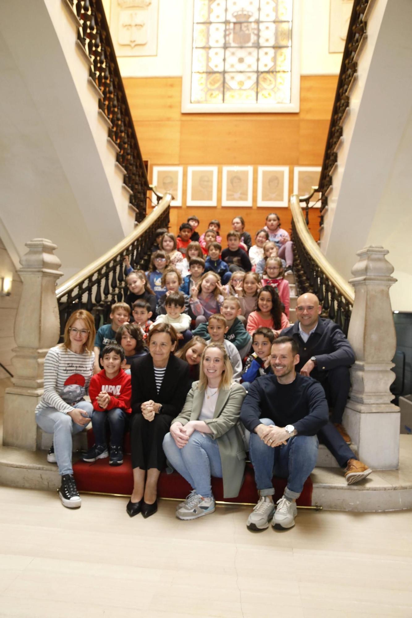 En imágenes: El colegio Noega visita el Ayuntamiento de Gijón