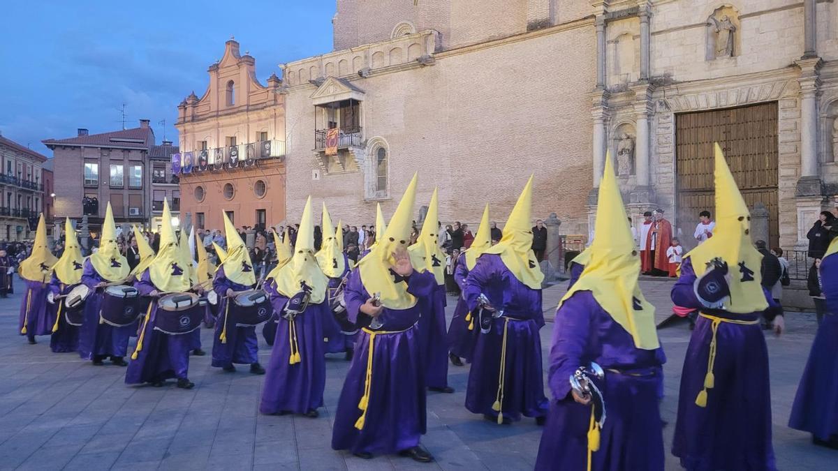 La banda, ya consolidada, durante una de las últimas procesiones del Jueves Santo en Villaralbo