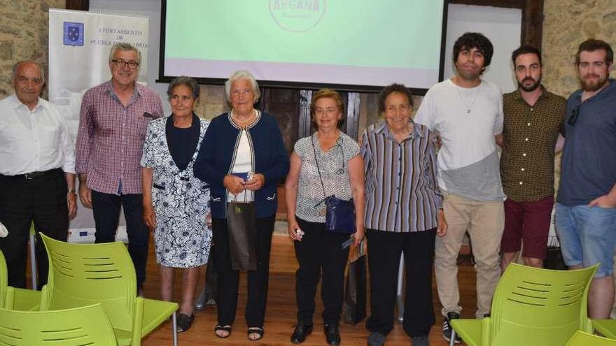 Las protagonistas del documental posan antes de su proyección.