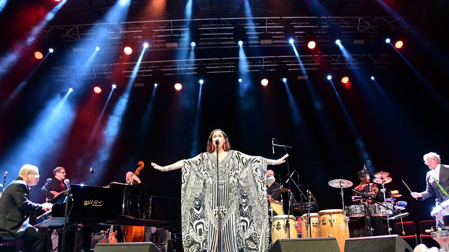 Pink Martini,  una deliciosa «soirée» poliglota a Sant Feliu