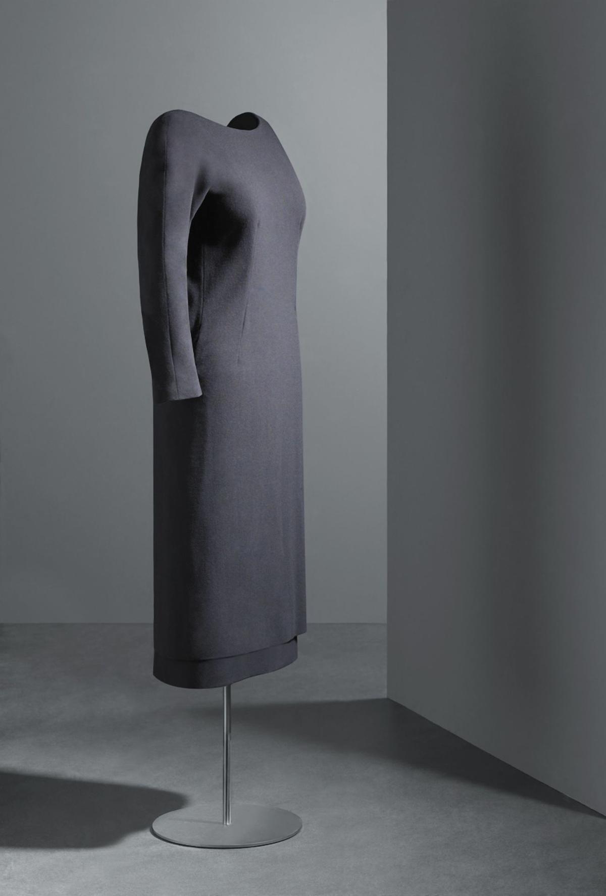 El diseño del vestido túnica de Balenciaga es sencillo pero permite un gran movimiento.