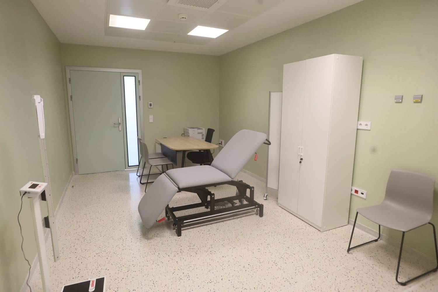 El nuevo centro de consultas externos del hospital Clínico comienza a funcionar.