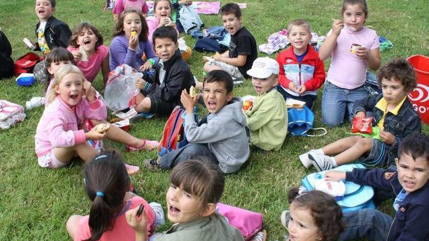 Pequeños disfrutando del Canguraxe de Silleda. // Bernabé/CrisM.V.