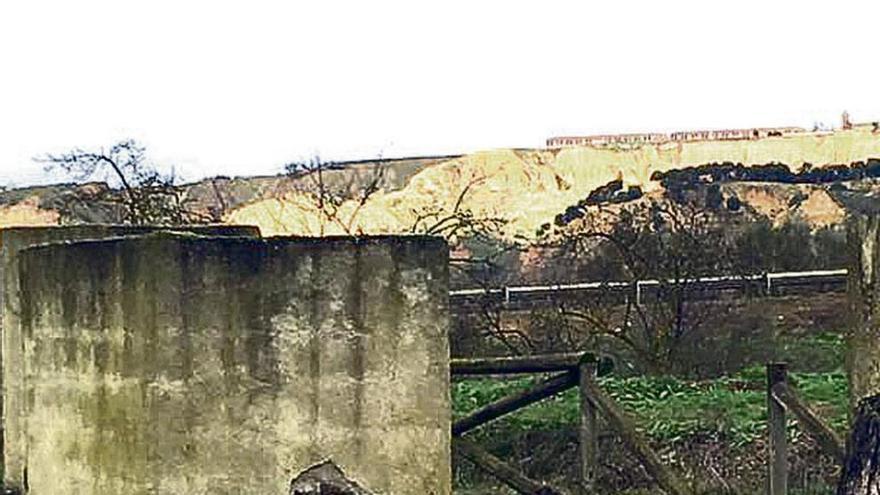 Basura acumulada en la pradera del Cristo de las Batallas.