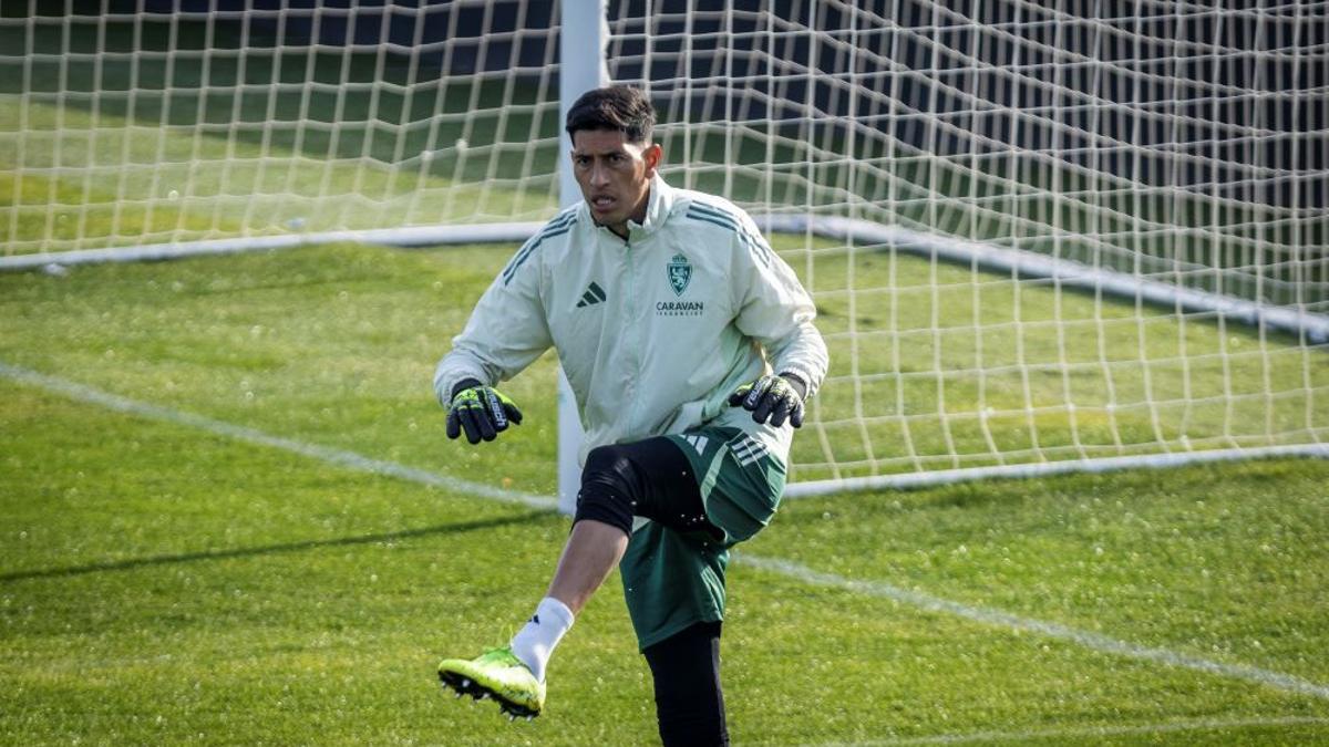 Andrada se ejercita en el Ibercaja Estadio este martes.