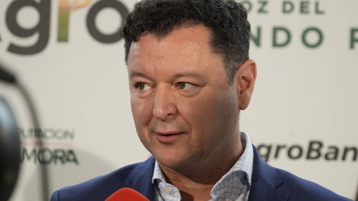 Gerardo Cuartero, director territorial de CaixaBank en Castilla y León durante la atención a medios con motivo del evento Circuito "Planeta Agro: La voz del mundo rural"