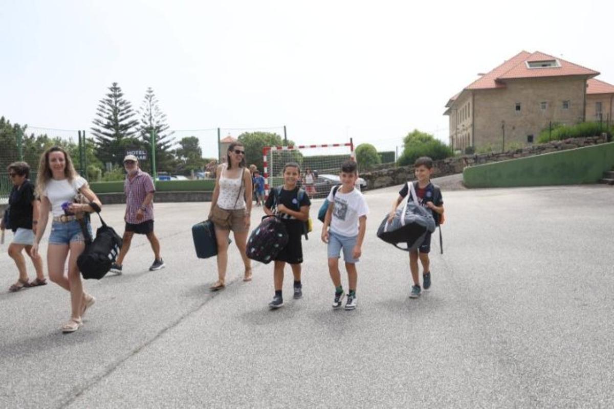 Los primeros 140 niños del campamento de A Lanzada 2026 ya duermen en O Grove.