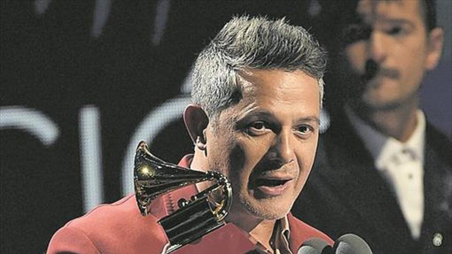 Rosalía hace historia en Las Vegas al obtener cinco Grammy Latinos con su estilo flamenco
