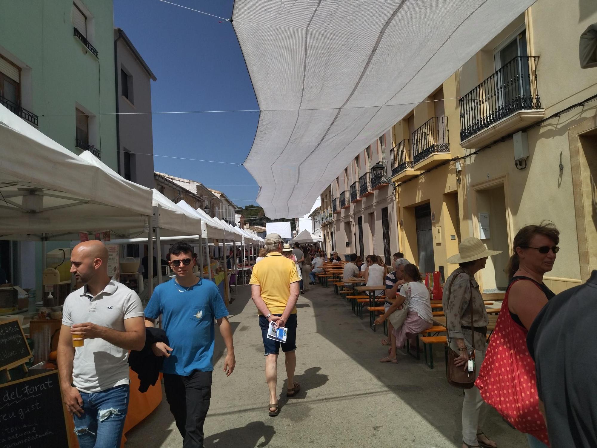 Kitsch y tradición: un paseo por el rastro de Xaló