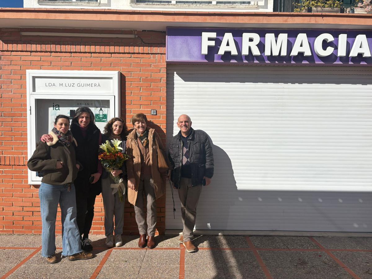 Mª Luz en su último día de trabajo en la farmacia.