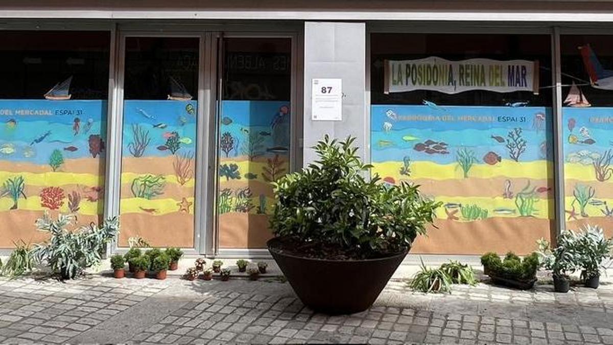 Detall del mural per a Temps de Flors elaborat pels infants i joves de l'Espai 31 de Càritas.