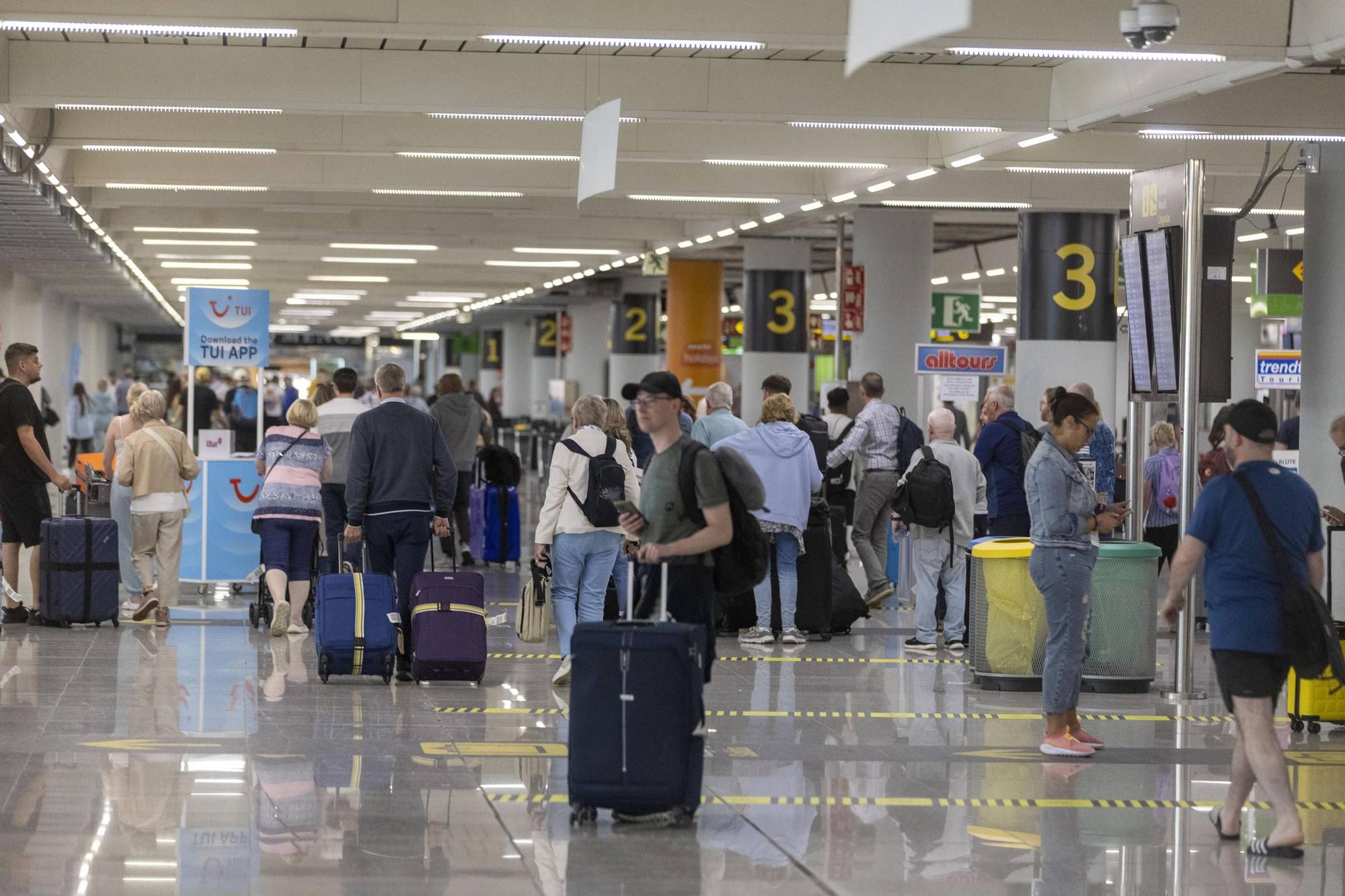 El aeropuerto de Mallorca opera más de 3.000 vuelos durante el puente de mayo