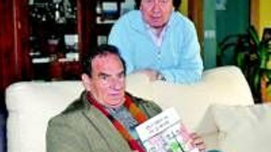 Obispo Manzano edita el libro ´Plumillas de Jaraíz´