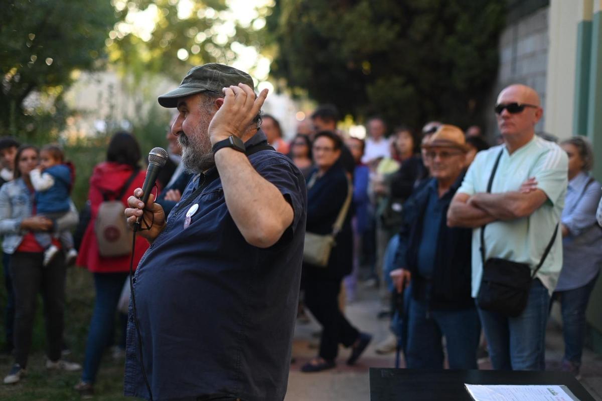 Protesta de los vecinos de La Jota para poder utilizar las calles y ...