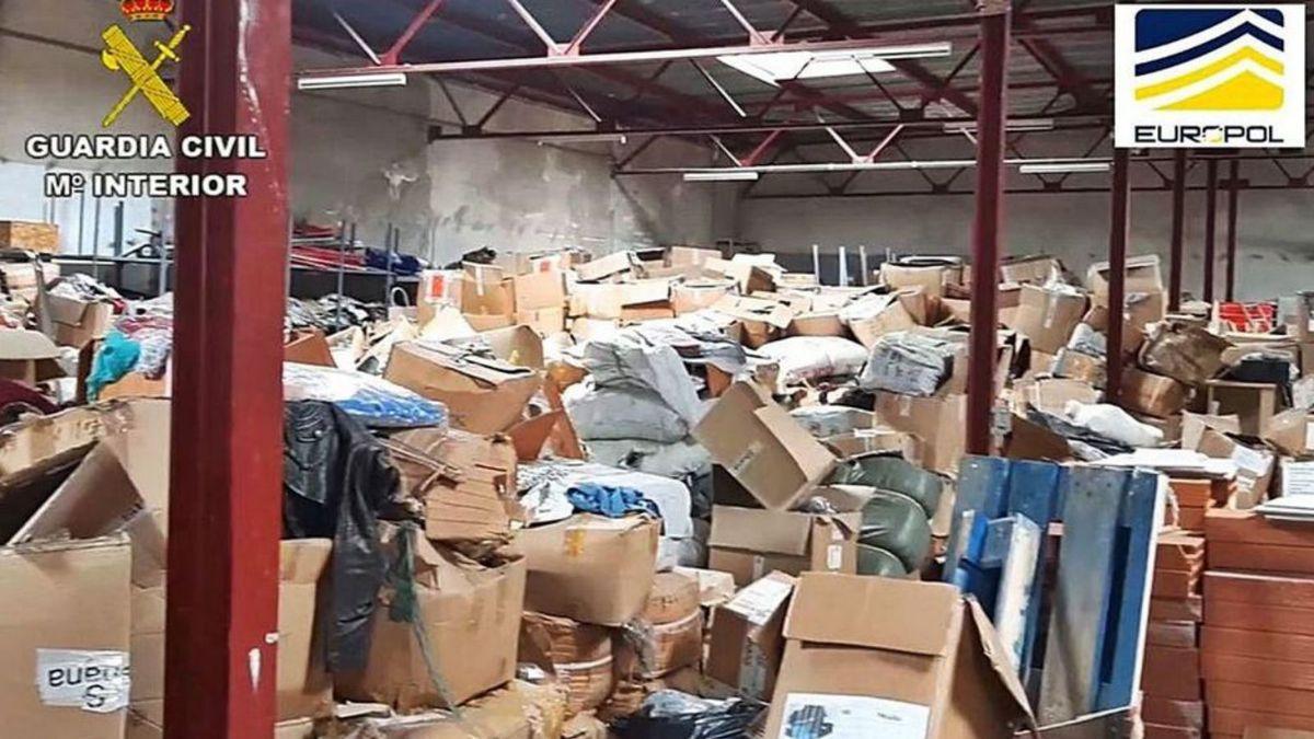 Un dels magatzems escorcollats a La Jonquera