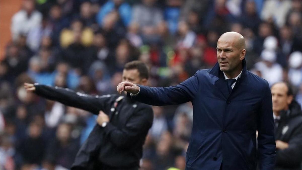 Zidane ha vuelto a sufrir en la banda