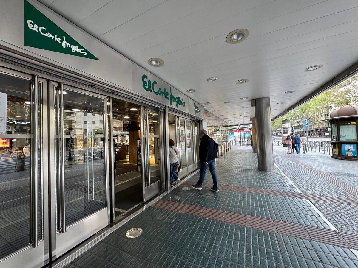 El Corte Inglés, abierto.
