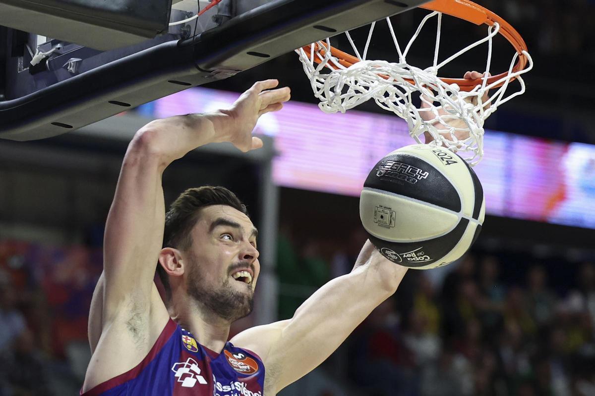 Satoransky ejecuta un mate en el triunfo contra el Tenerife en las semifinales de la Copa del Rey.
