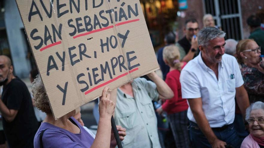 Vecinos de San Sebastián cierran la calle en protesta por el cambio de nombre