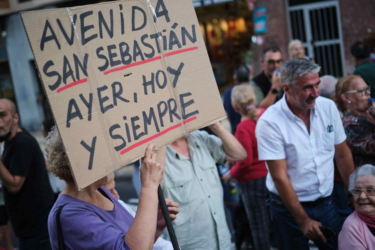 Movilización de los vecinos de San Sebastián contra el cambio de nombre de la avenida