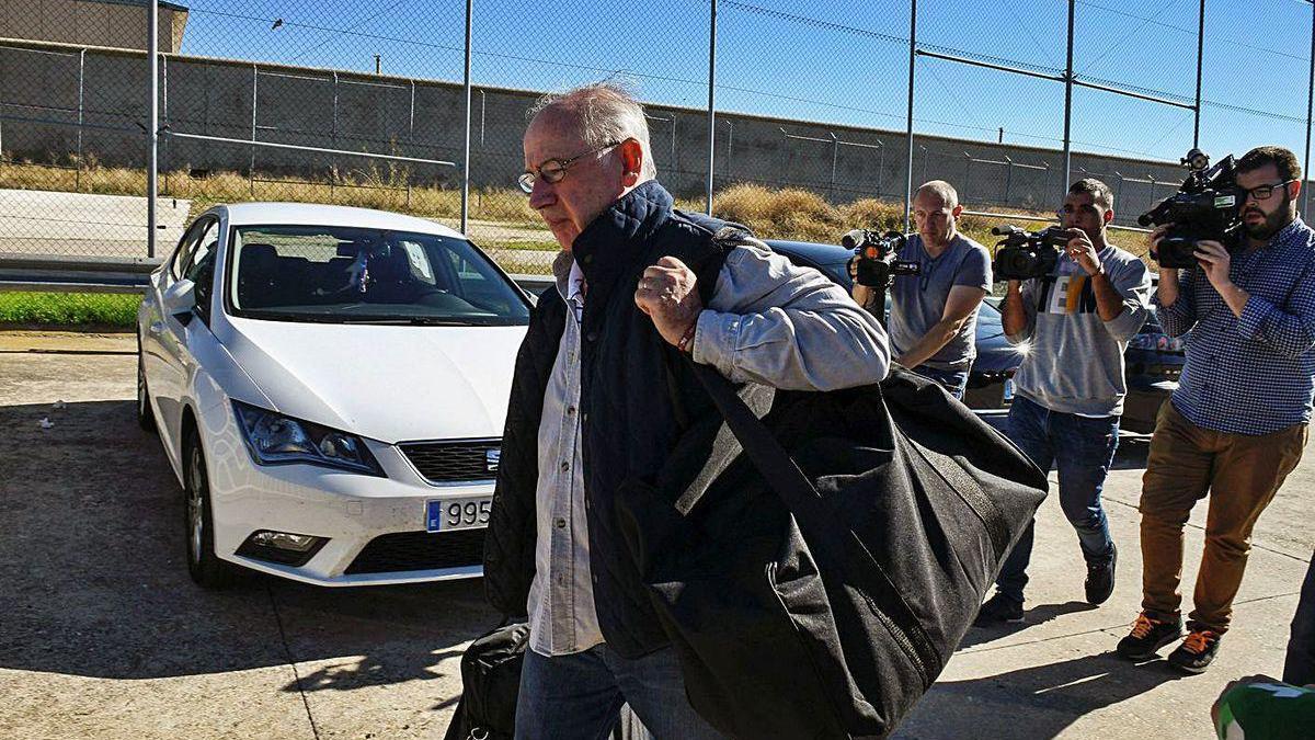 Rodrigo Rato, camino de la prisión de Soto del Real, en octubre de 2018.