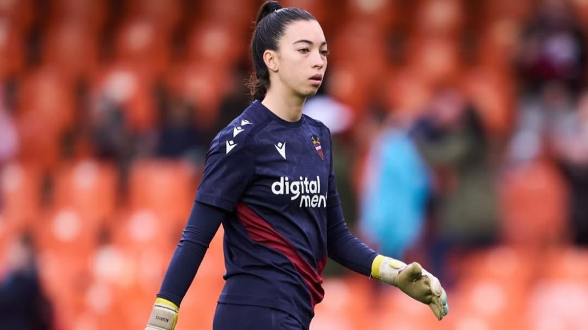 Anna Álvarez en el derbi valenciano de la temporada pasada