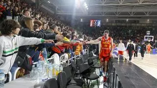 A la fiesta de España en Cáceres solo le falta la victoria