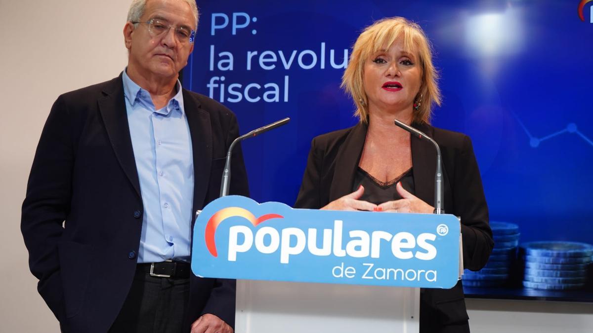 Óscar Reguera y Leticia García, procuradores autonómicos del PP por Zamora, en Víctor Gallego